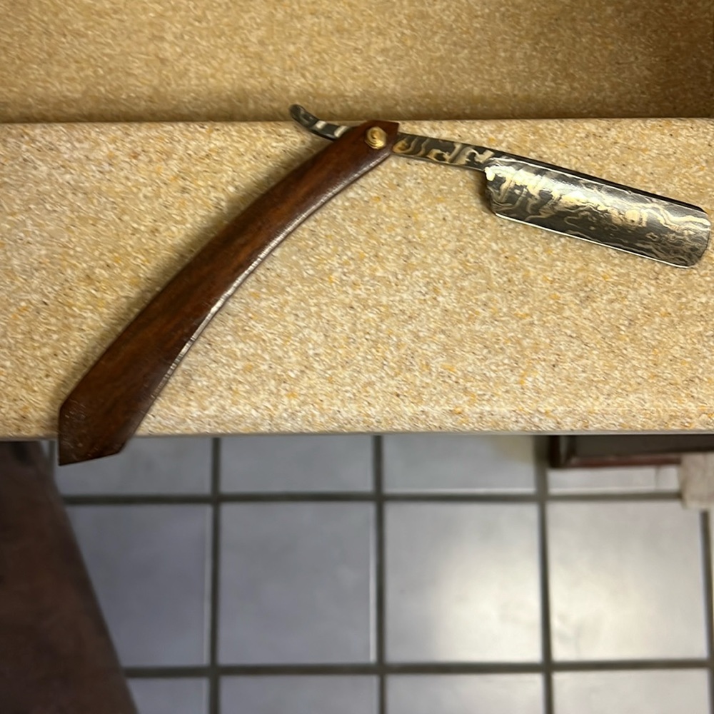 Damaska straight edge razor. Brand new never been used